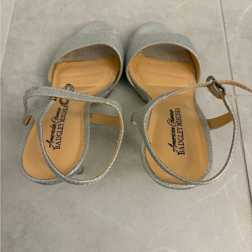 Badgley Mischka Shimmering Silver Heels size 8.5 - Picture 6 of 7